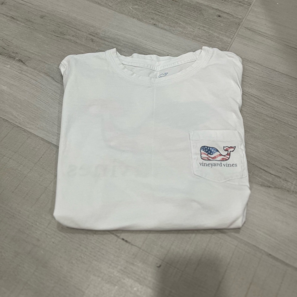 Vineyard vines tee